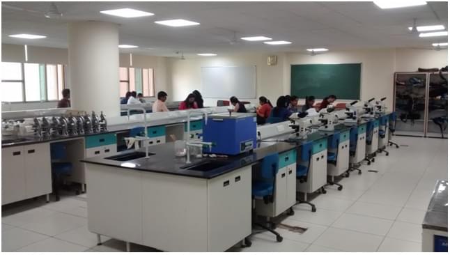 Deen Dayal Upadhyaya College Labs photo 1